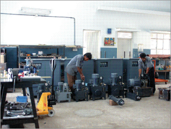 Hydraulic Power Packs - Steel Body, 5 Hp Motor, 5 Gpm Flow Rate, 10 Gal Tank, 3000 Psi Pressure Range, 220V Voltage, 150 Lbs Weight | Compact Design, Durable Build, Easy Install, Efficient Power, Reliable System