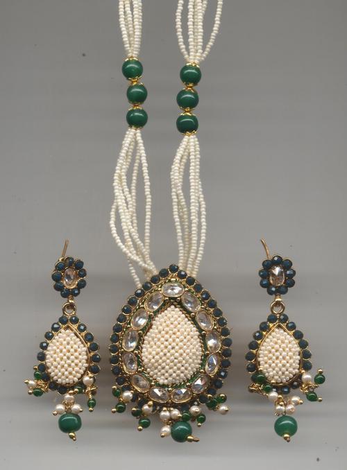 Antique Neck Set