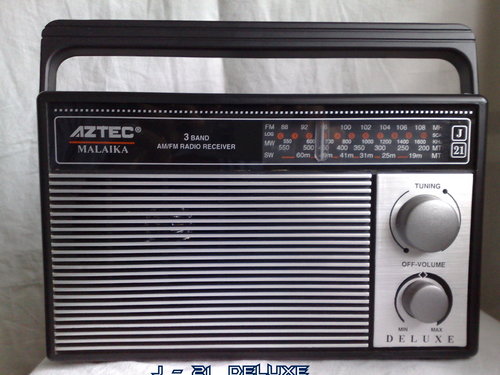 DELUXE RADIO