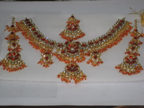 Necklace earrings set