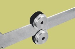 Roller for flat pipe sliding door