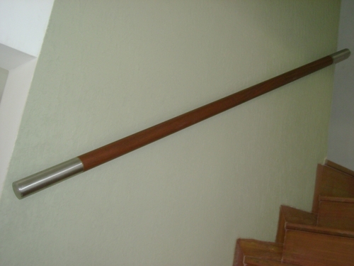 Single wall mounted pipe