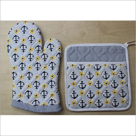 Oven Gloves By RED ROSES INTERNATIONAL