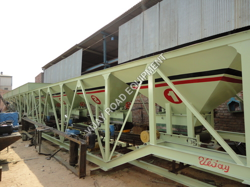 Portable Four Bin Feeder - Steel, Lockable Pipe Jacks, Digital Weighing, Water Control System, Durable Design