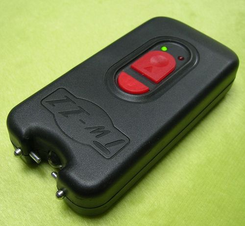 Stun Gun - Plastic 10x5x2 cm 2.1 Million Volts Rechargeable Battery Electro Muscular Disruption Super Bright LED