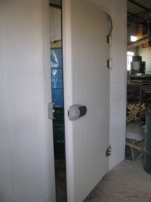 HINGE DOORS