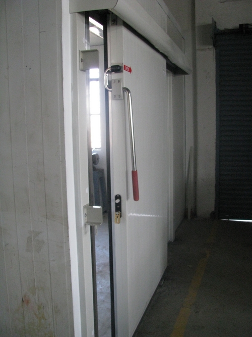 HINGE DOORS