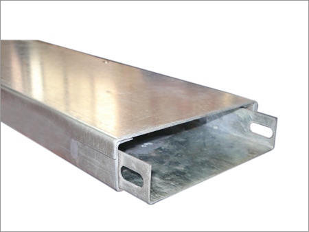 Raceway With Folded Cover