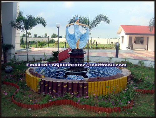 Moving lady Fountain