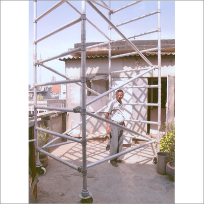 Aluminium Scaffoldings on Four Breakable Wheels