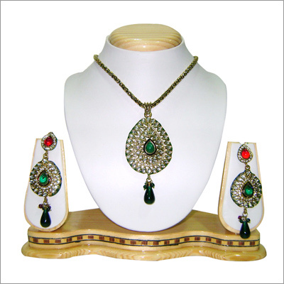 Kundan Necklace with Earings