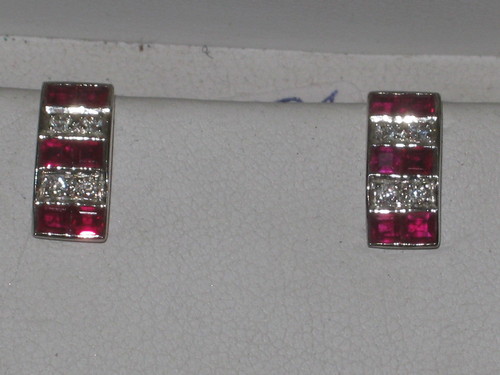 Gold Earring With Diamonds