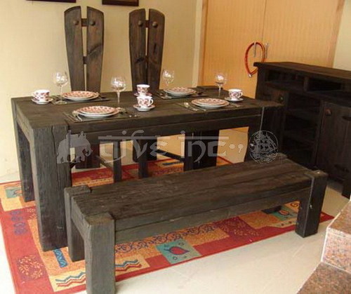 traditional dining set