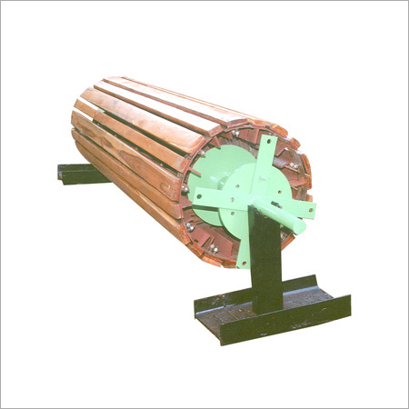 Adjustable winding former