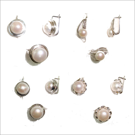 Pearl Pendent