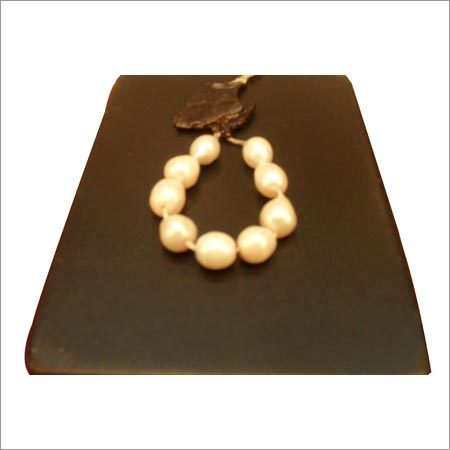 Pearls Earring
