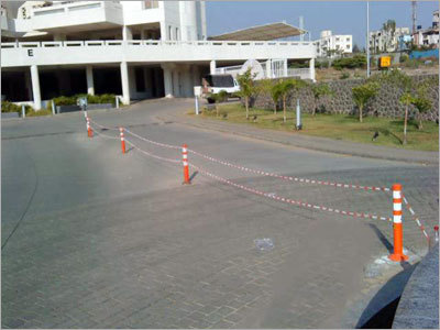 Flexible Post With Chain