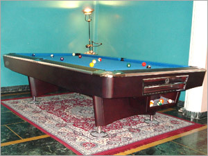 Wiraka Queen Pool table