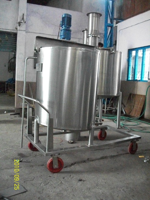 Concentrate dosing trolley tank agitated