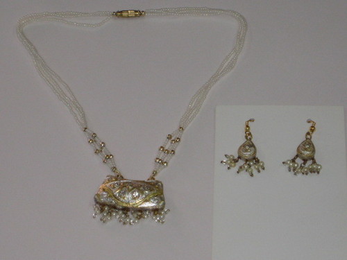 Lac Necklace - Lac, 16-18 Inches, Off-White, Spring Ring Clasp | Elegant, Versatile, Durable, Sophisticated Pendant