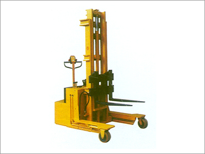 Battery Operated Moving Mast Stacker