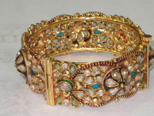 Polki Jewelry - 24K Gold, Polki, Kundan Setting, Bangle | Intricate Design, Elegant Style, Traditional Craft