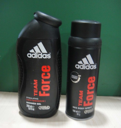 शावर जेल और डिओड्रेंट कॉम्बो पैक