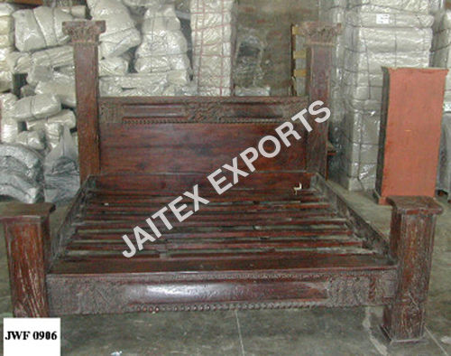 WOODEN COLONIAL BED