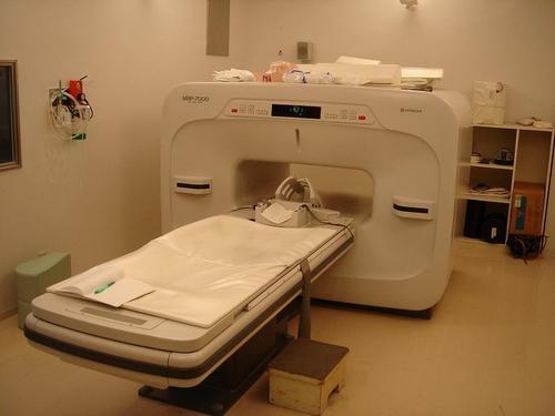 Hitachi 7000 AD MRI
