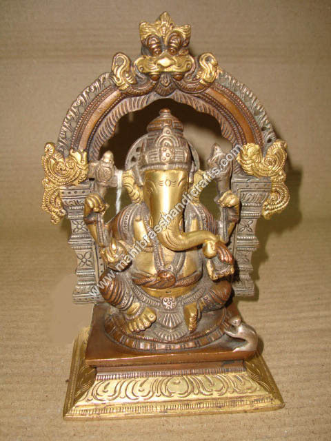 Durable Ganesh Sitting Yelli Ring On Square Base