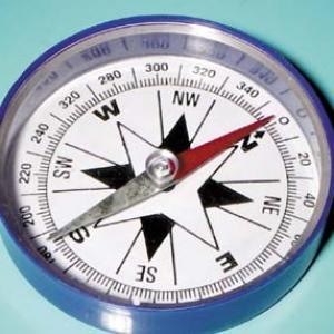 MAGNETIC CUMPASS - Plastic, Metal, 70mm, Magnetic Needle, 2 Degrees Accuracy | Direction Finding, Navigation Aid, Durable, Easy to Use