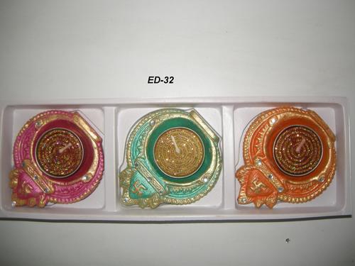 Decorative Earthen Diyas Decorative Earthen Diyas