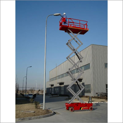 Self-Propelled Scissor Lift