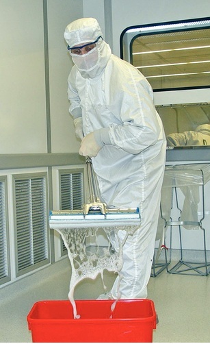 CLEAN ROOM MOPPING SYSTEM FOR FLOORS