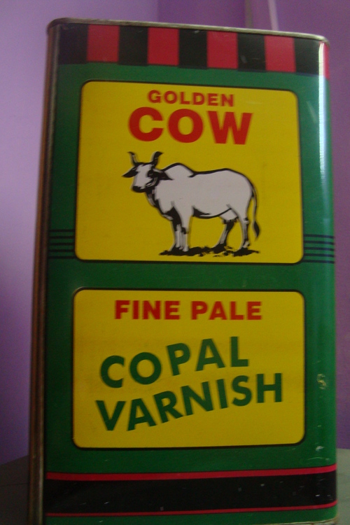 Fine pale copal varnish