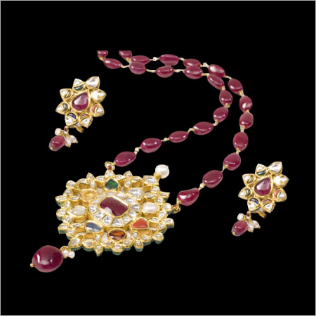Majestic Navratan Pendant