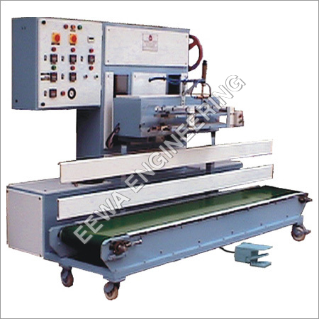 HEAT SEALING WITH CONVEYOR