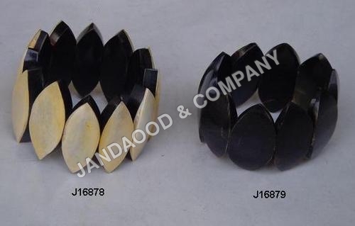 Stretch Bracelet Made in Mother of Pearl & Horn