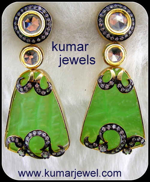Stylish shell earring