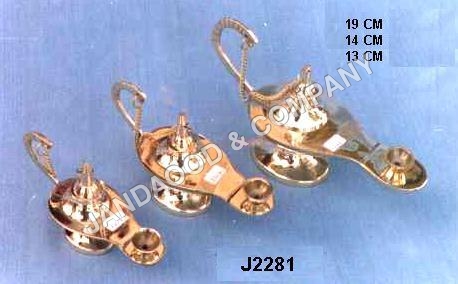 cast brass Aladin lamp in mirror polish