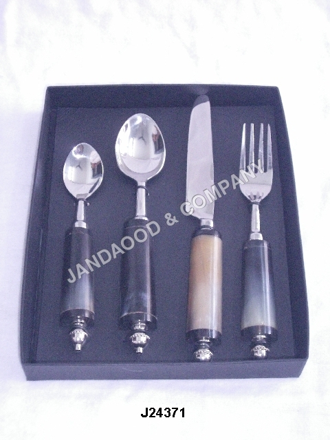 Steel cutlery with horn handle