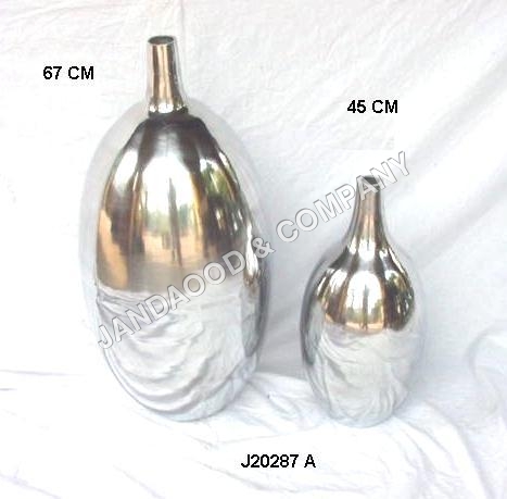 Aluminium vase with mirror polish finish