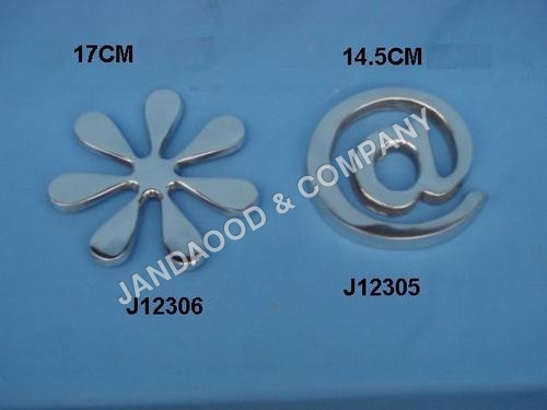 Aluminium trivets with mirror polish