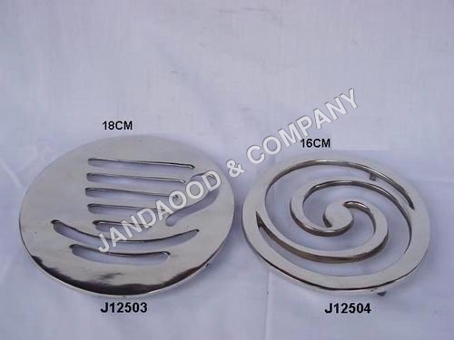 Aluminium trivets with mirror polish