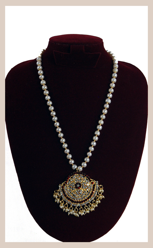 Pearl Necklace - Pearl and Metal, 18 Inches, White | Elegant Design, Versatile Style, Clasp Closure
