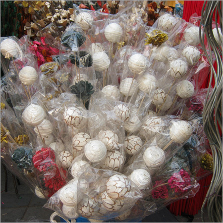 Decorative Items - Ceramic, Varied Dimensions, White | Elegant Design, Durable, Versatile, Easy to Clean, Light Ball Shape