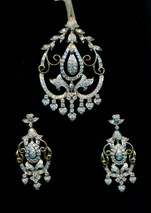 Indian Jewellery - 18KT Yellow Gold, 2.05 Carat Round VVSI Diamonds, 16.6g | Elegant Design, Wedding Wear, Cultural Heritage