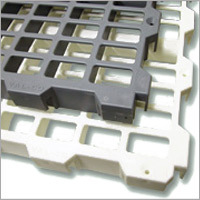Slats Chicken Flooring System