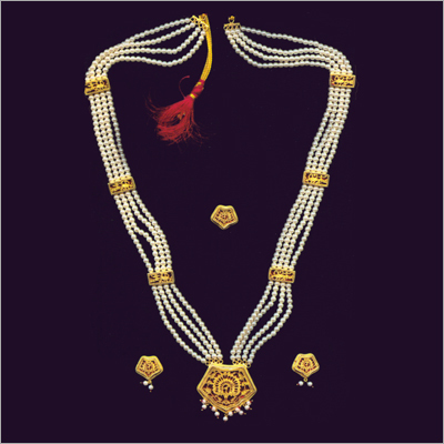 Costume & Fashion Jewelry - Pearls Gold-Plated, 40-45 cm White | Elegant Design, Stunning Look, Versatile Style