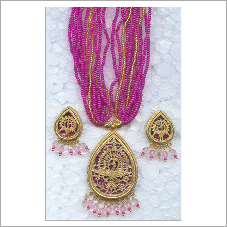 विधवाओं और फैशन का गहना